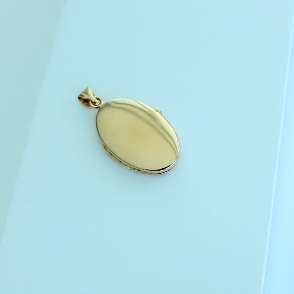 14K solid yellow gold vintage floral engraved oval photo locket – Laraquel Jewelry